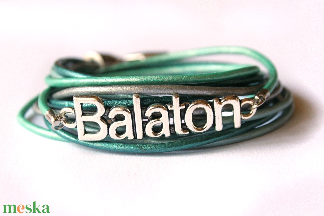 UTOLSÓ DARABOK! Balaton - karkötő színes hengerbőrből - ékszer - karkötő - karkötő medállal - Meska.hu