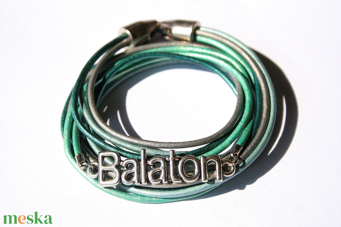 UTOLSÓ DARABOK! Balaton - karkötő színes hengerbőrből - ékszer - karkötő - karkötő medállal - Meska.hu