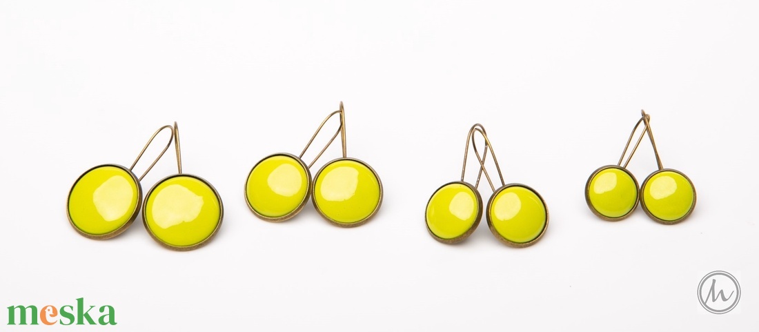 Chartreuse zöld kapcsos tűzzománc fülbevaló - ékszer - fülbevaló - lógós kerek fülbevaló - Meska.hu Chartreuse zöld kapcsos tűzzománc fülbevaló - ékszer - fülbevaló - lógós kerek fülbevaló - Meska.hu