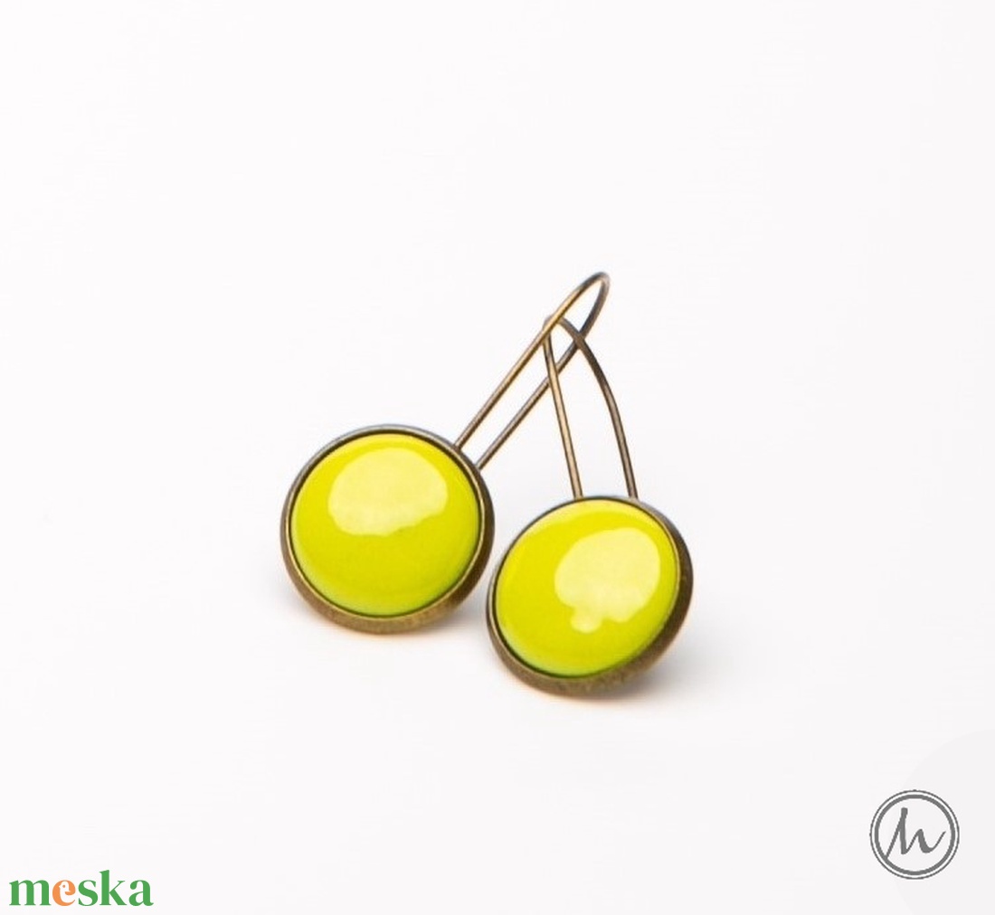 Chartreuse zöld kapcsos tűzzománc fülbevaló - ékszer - fülbevaló - lógós kerek fülbevaló - Meska.hu Chartreuse zöld kapcsos tűzzománc fülbevaló - ékszer - fülbevaló - lógós kerek fülbevaló - Meska.hu