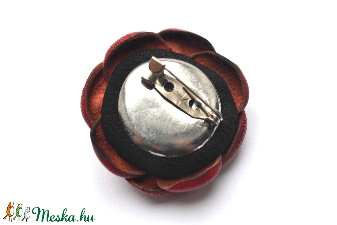 Rózsa-kitűző valódi bőrből - ékszer - kitűző és bross - Meska.hu