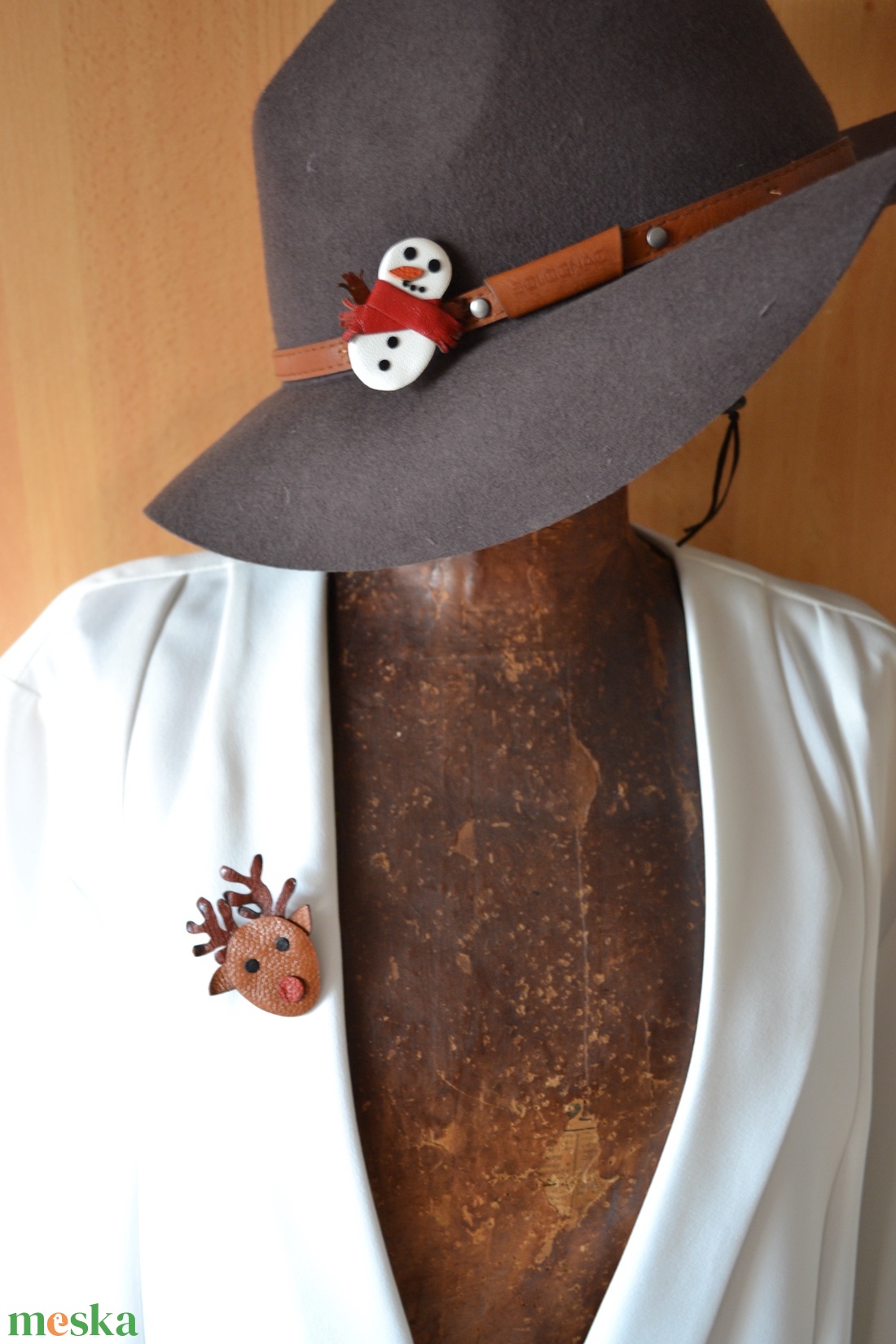Szarvas-kitűző valódi bőrből  - ékszer - kitűző és bross - Meska.hu Szarvas-kitűző valódi bőrből  - ékszer - kitűző és bross - Meska.hu