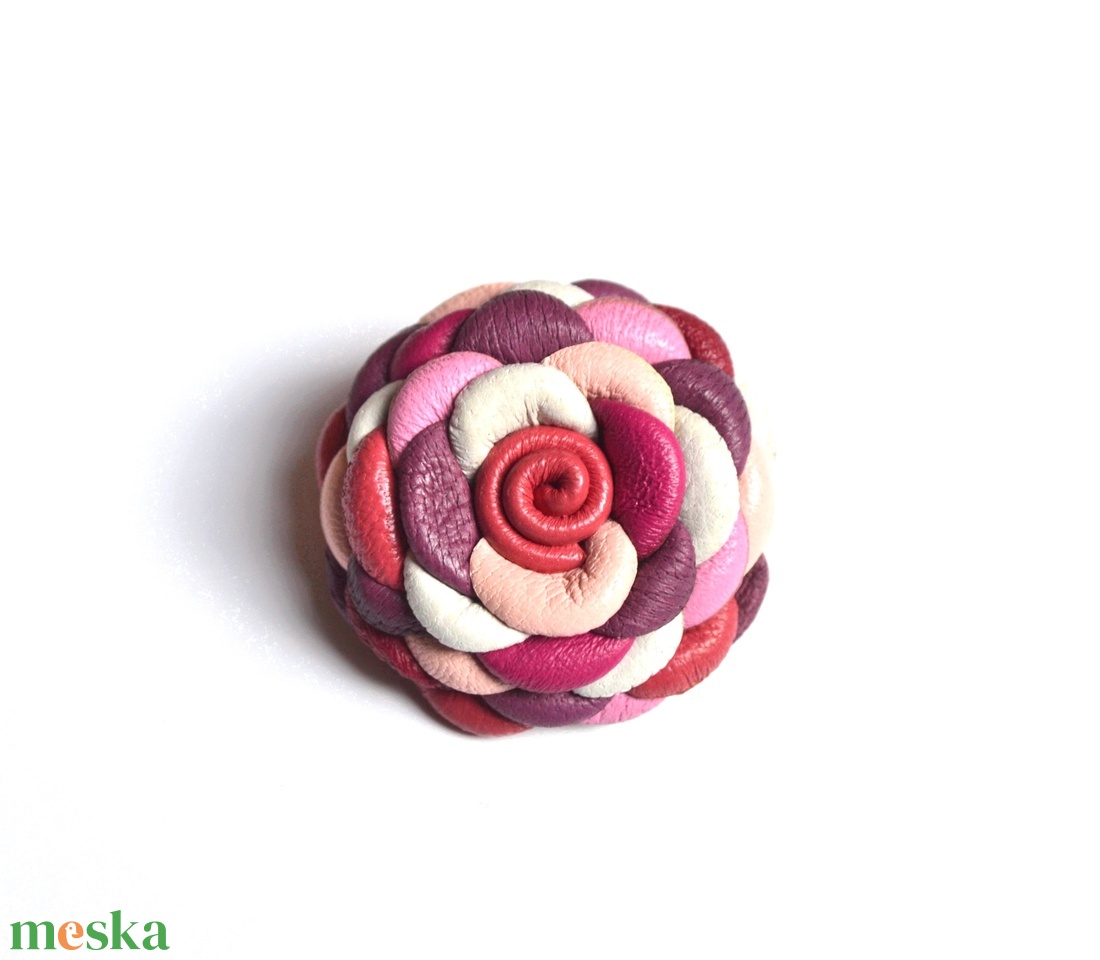 Candy-extra virágkitűző valódi bőrből - ékszer - kitűző és bross - kitűző - Meska.hu Candy-extra virágkitűző valódi bőrből - ékszer - kitűző és bross - kitűző - Meska.hu
