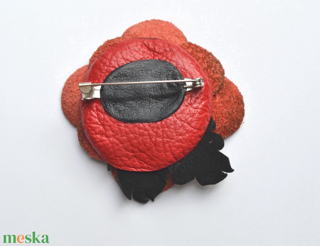Pipacs-kitűző valódi bőrből - ékszer - kitűző és bross - Meska.hu Pipacs-kitűző valódi bőrből - ékszer - kitűző és bross - Meska.hu