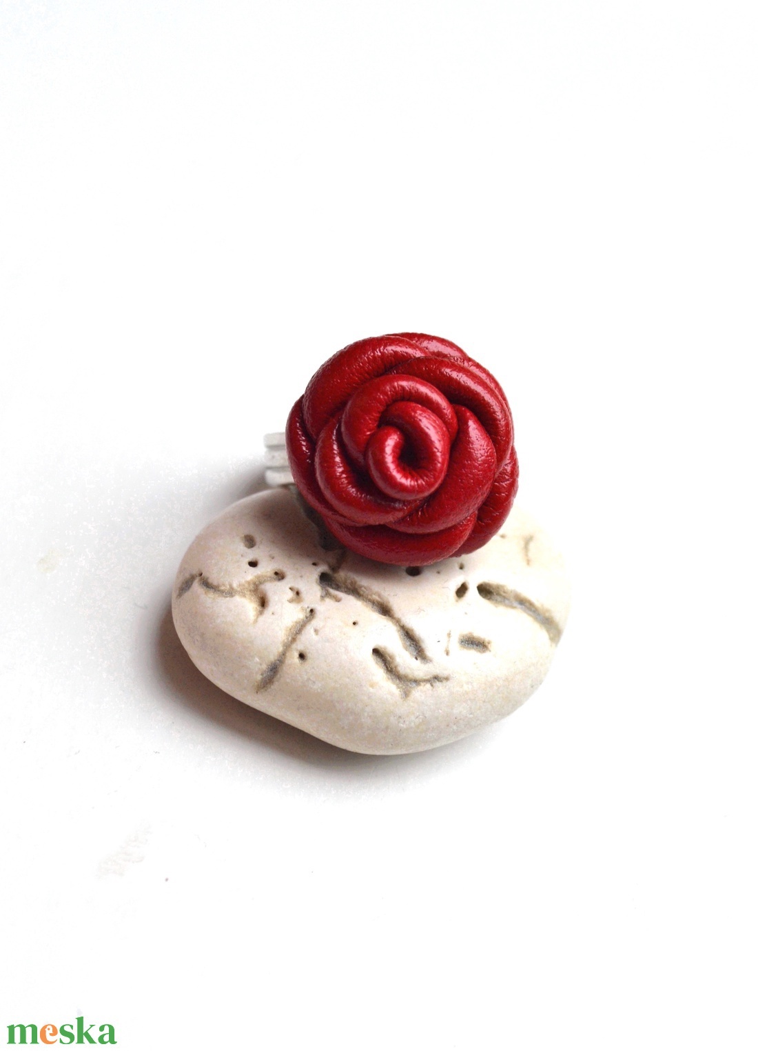 Rózsa-gyűrű valódi bőrből - ékszer - gyűrű - statement gyűrű - Meska.hu