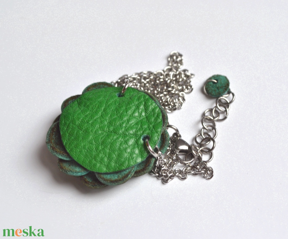 Mimosa Green-virágos nyaklánc valódi bőrből - ékszer - nyaklánc - medálos nyaklánc - Meska.hu Mimosa Green-virágos nyaklánc valódi bőrből - ékszer - nyaklánc - medálos nyaklánc - Meska.hu