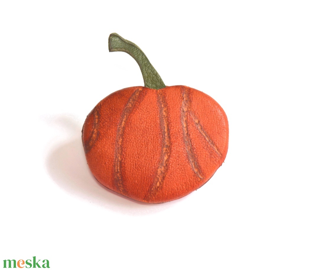 Tök-kitűző valódi bőrből - ékszer - kitűző és bross - kitűző - Meska.hu Tök-kitűző valódi bőrből - ékszer - kitűző és bross - kitűző - Meska.hu