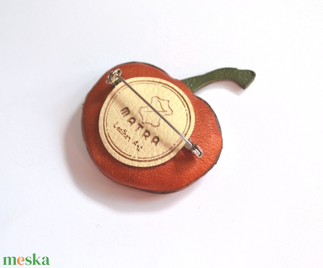 Tök-kitűző valódi bőrből - ékszer - kitűző és bross - kitűző - Meska.hu Tök-kitűző valódi bőrből - ékszer - kitűző és bross - kitűző - Meska.hu