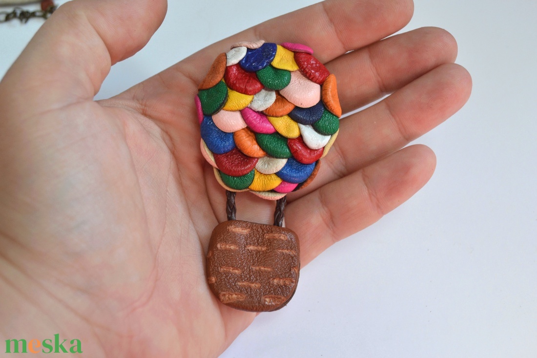Léggömb extra-kitűző valódi bőrből - ékszer - kitűző és bross - Meska.hu