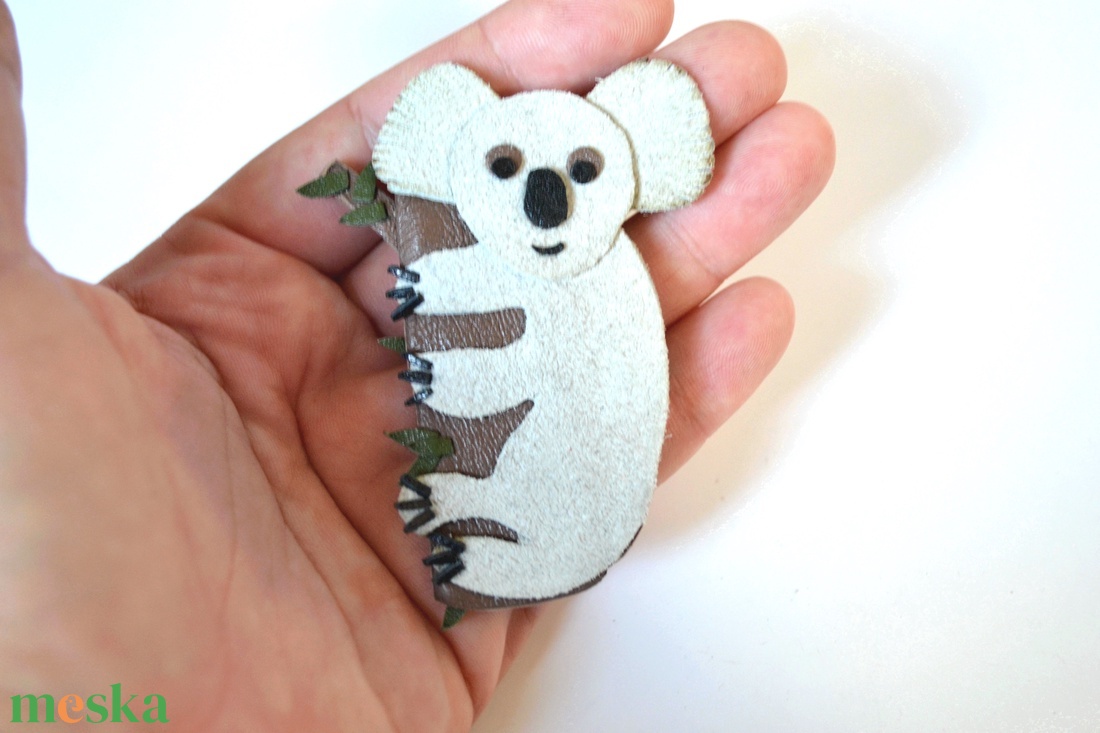 Koala eukaliptusszal-kitűző valódi bőrből - ékszer - kitűző és bross - kitűző - Meska.hu Koala eukaliptusszal-kitűző valódi bőrből - ékszer - kitűző és bross - kitűző - Meska.hu