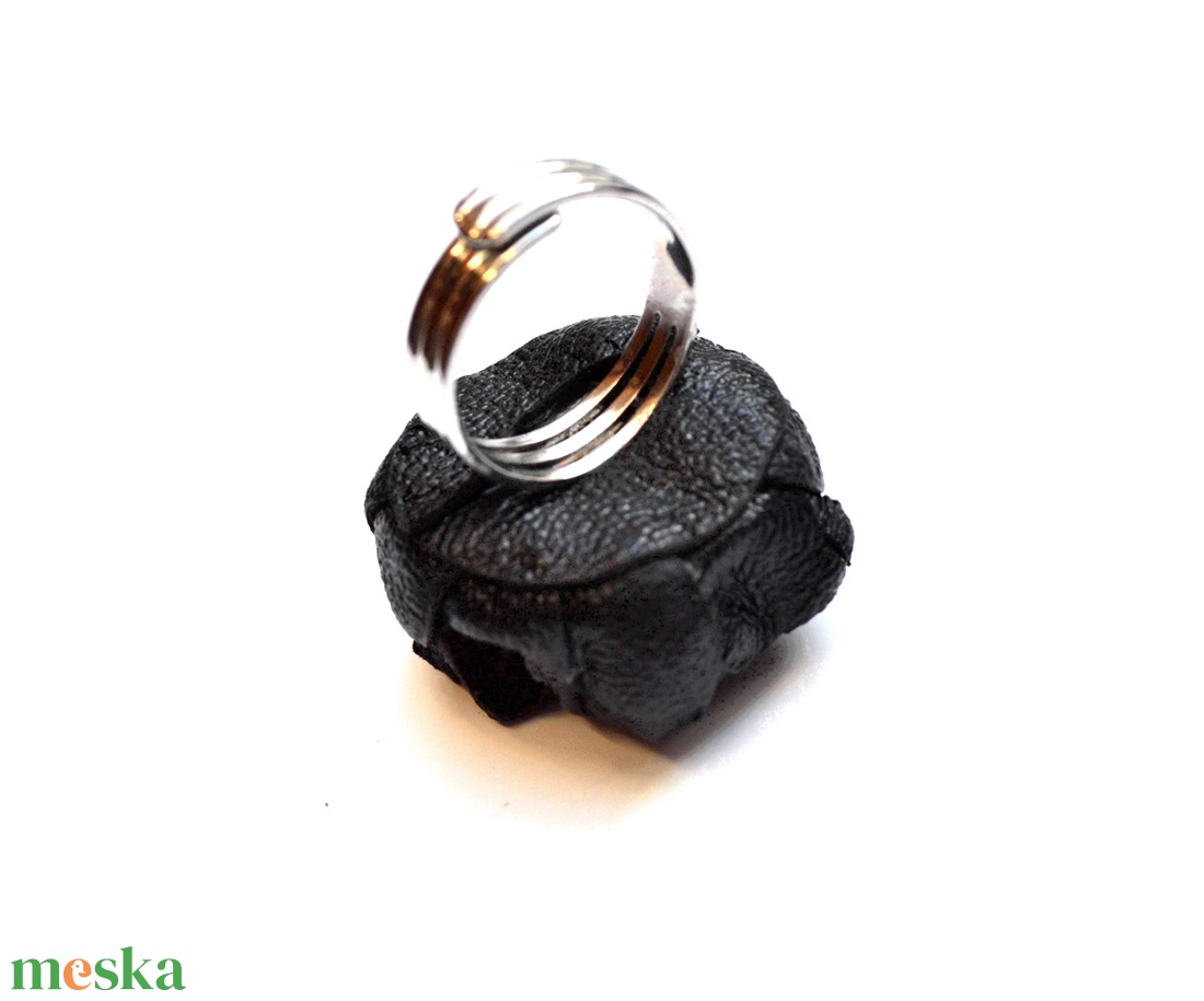 Black dahlias-gyűrű valódi bőrből - ékszer - gyűrű - statement gyűrű - Meska.hu Black dahlias-gyűrű valódi bőrből - ékszer - gyűrű - statement gyűrű - Meska.hu