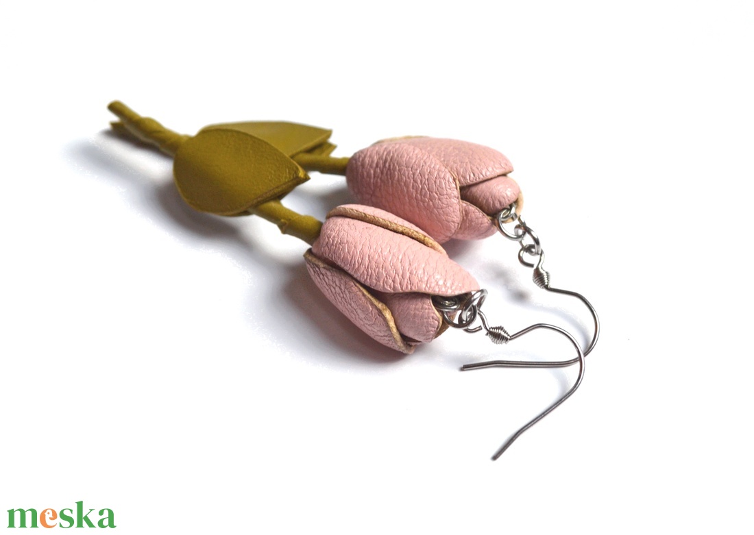 Tulipánok-fülbevaló valódi bőrből - ékszer - fülbevaló - lógó fülbevaló - Meska.hu Tulipánok-fülbevaló valódi bőrből - ékszer - fülbevaló - lógó fülbevaló - Meska.hu