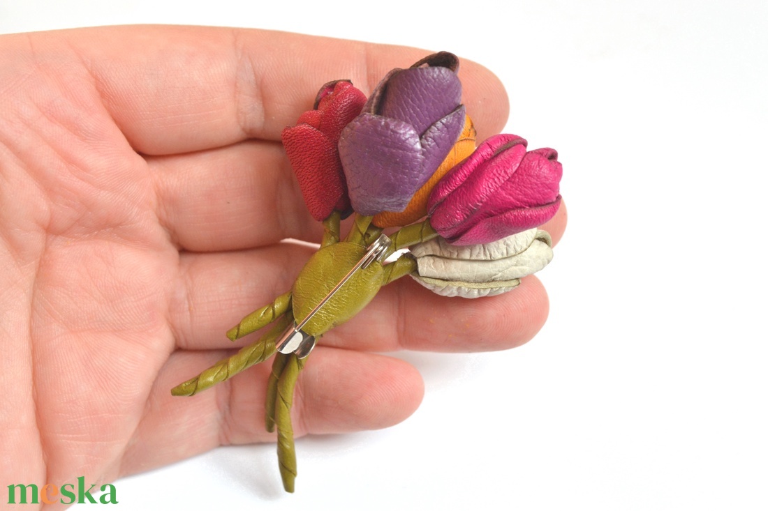 Tulipáncsokor-kitűző valódi bőrből - ékszer - kitűző és bross - kitűző - Meska.hu Tulipáncsokor-kitűző valódi bőrből - ékszer - kitűző és bross - kitűző - Meska.hu