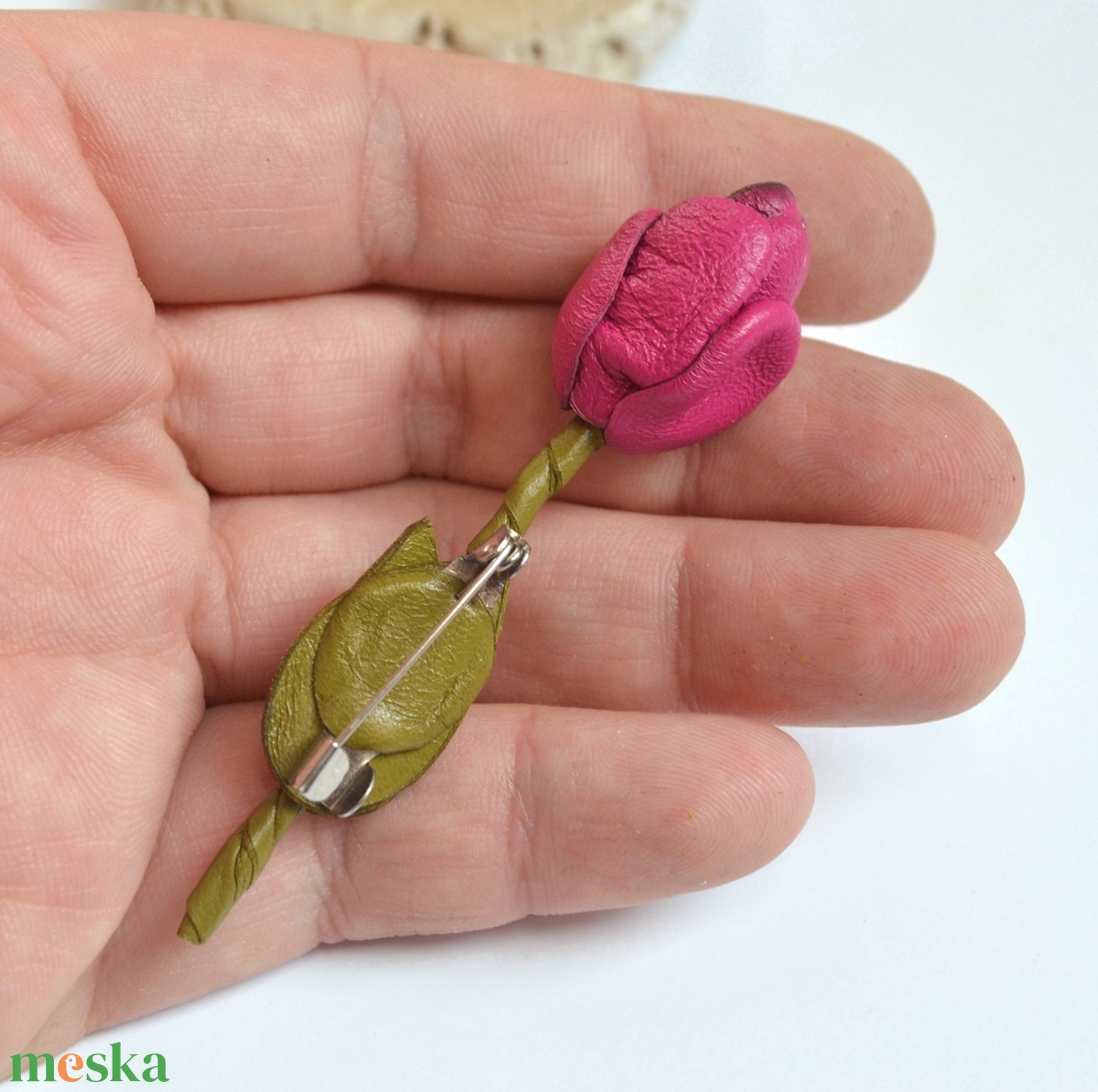 Pink tulipán-kitűző valódi bőrből - ékszer - kitűző és bross - Meska.hu Pink tulipán-kitűző valódi bőrből - ékszer - kitűző és bross - Meska.hu