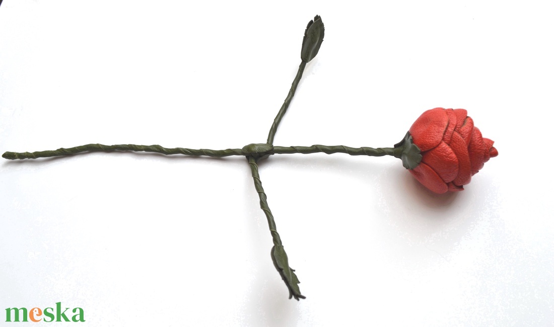 A rózsa-valódi bőrből - ékszer - kitűző és bross - Meska.hu