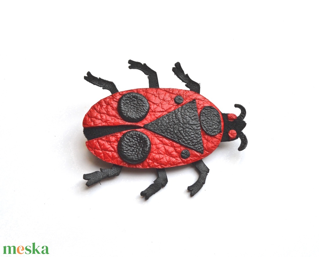 Verőköltő bodobács-kitűző valódi bőrből - ékszer - kitűző és bross - kitűző - Meska.hu Verőköltő bodobács-kitűző valódi bőrből - ékszer - kitűző és bross - kitűző - Meska.hu