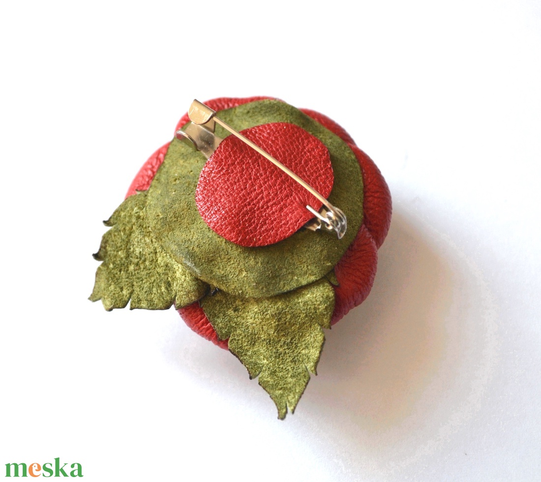 Rózsa-kitűző valódi bőrből - ékszer - kitűző és bross - kitűző - Meska.hu Rózsa-kitűző valódi bőrből - ékszer - kitűző és bross - kitűző - Meska.hu