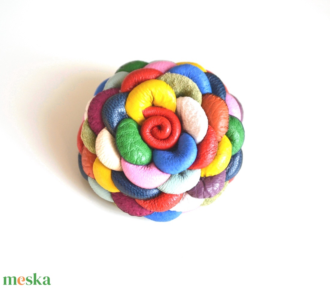 Multicolor Extra-virágkitűző valódi bőrből - ékszer - kitűző és bross - kitűző - Meska.hu Multicolor Extra-virágkitűző valódi bőrből - ékszer - kitűző és bross - kitűző - Meska.hu