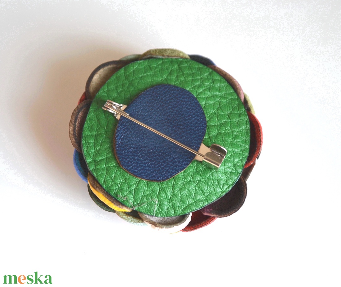 Multicolor Extra-virágkitűző valódi bőrből - ékszer - kitűző és bross - kitűző - Meska.hu Multicolor Extra-virágkitűző valódi bőrből - ékszer - kitűző és bross - kitűző - Meska.hu