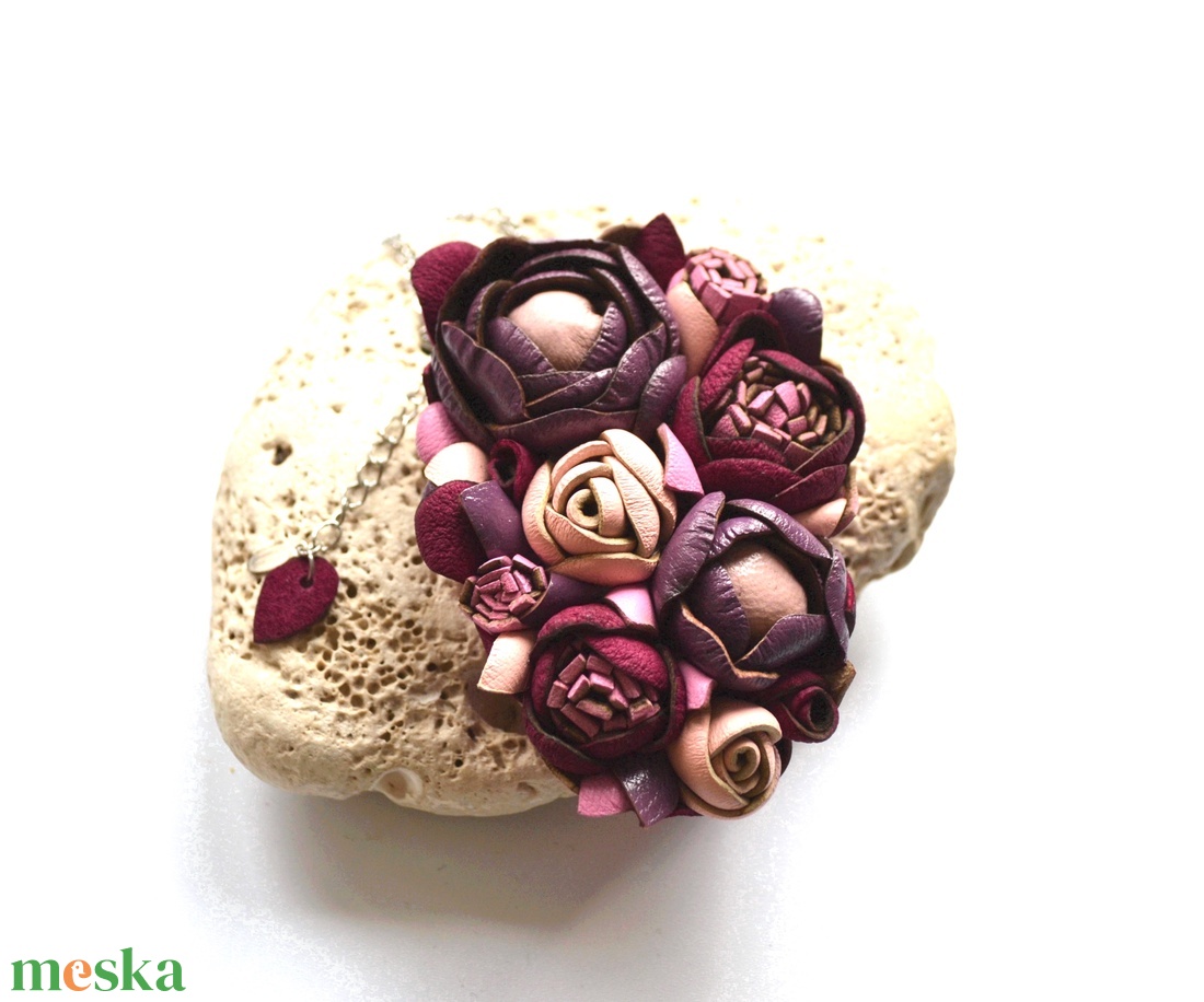 Jardin-Rves violets- hosszú nyaklánc valódi bőrből - ékszer - nyaklánc - medálos nyaklánc - Meska.hu Jardin-Rves violets- hosszú nyaklánc valódi bőrből - ékszer - nyaklánc - medálos nyaklánc - Meska.hu