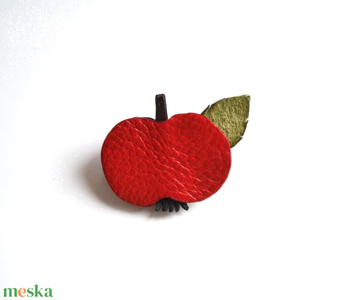 Pici alma-kitűző valódi bőrből - ékszer - kitűző és bross - kitűző - Meska.hu Pici alma-kitűző valódi bőrből - ékszer - kitűző és bross - kitűző - Meska.hu