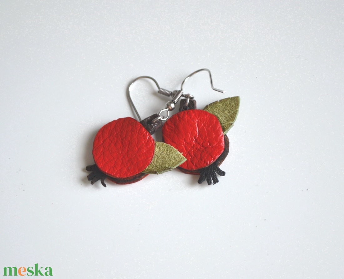 Mini alma-fülbevaló valódi bőrből - ékszer - fülbevaló - lógó fülbevaló - Meska.hu Mini alma-fülbevaló valódi bőrből - ékszer - fülbevaló - lógó fülbevaló - Meska.hu