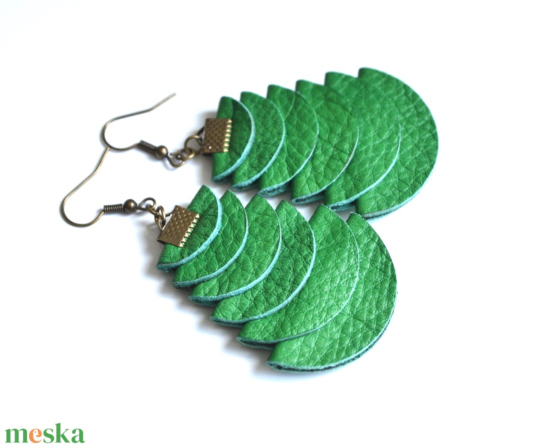 Azték istennő-Mimosa Green-fülbevaló valódi bőrből - ékszer - fülbevaló - lógó fülbevaló - Meska.hu