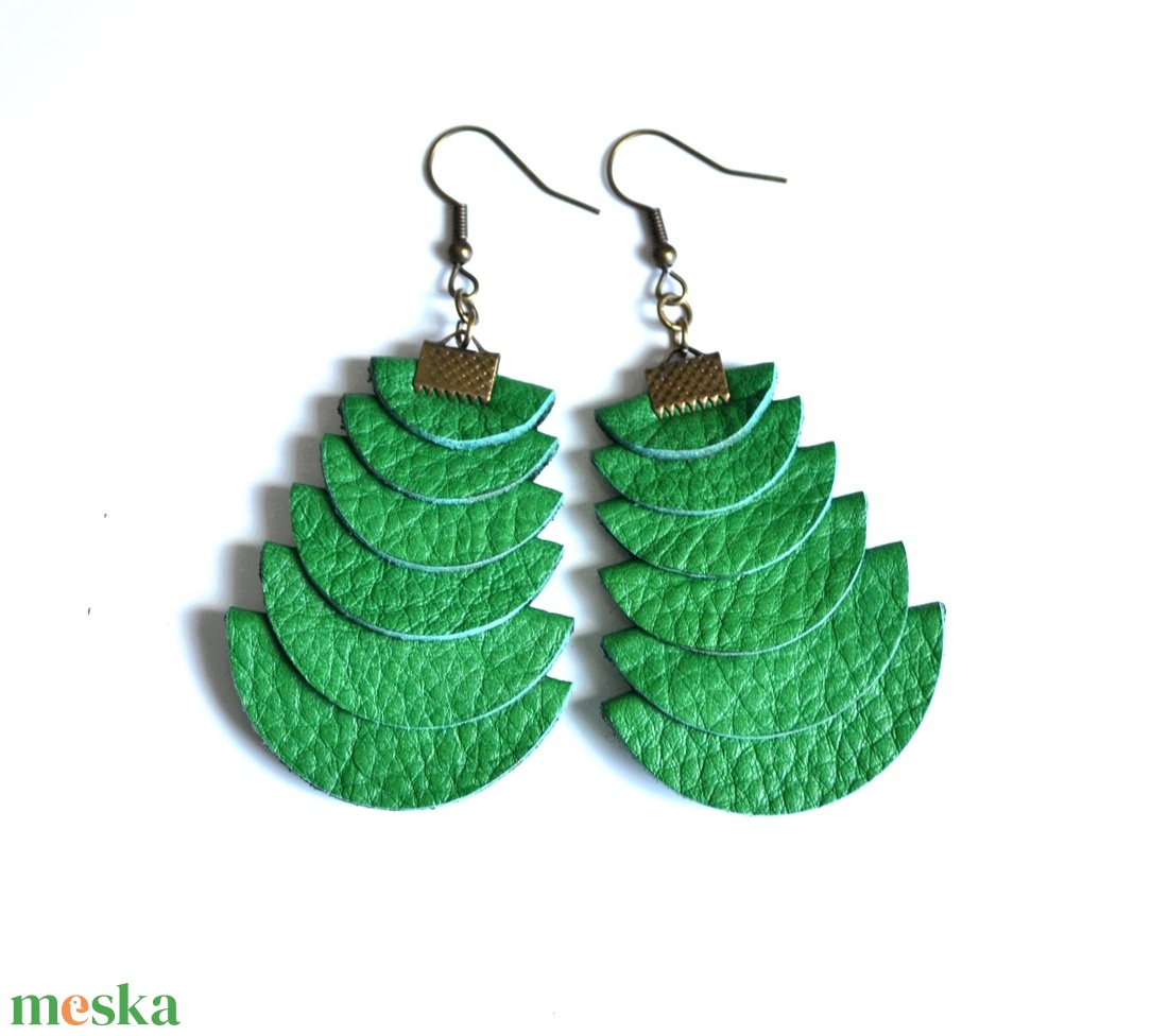 Azték istennő-Mimosa Green-fülbevaló valódi bőrből - ékszer - fülbevaló - lógó fülbevaló - Meska.hu