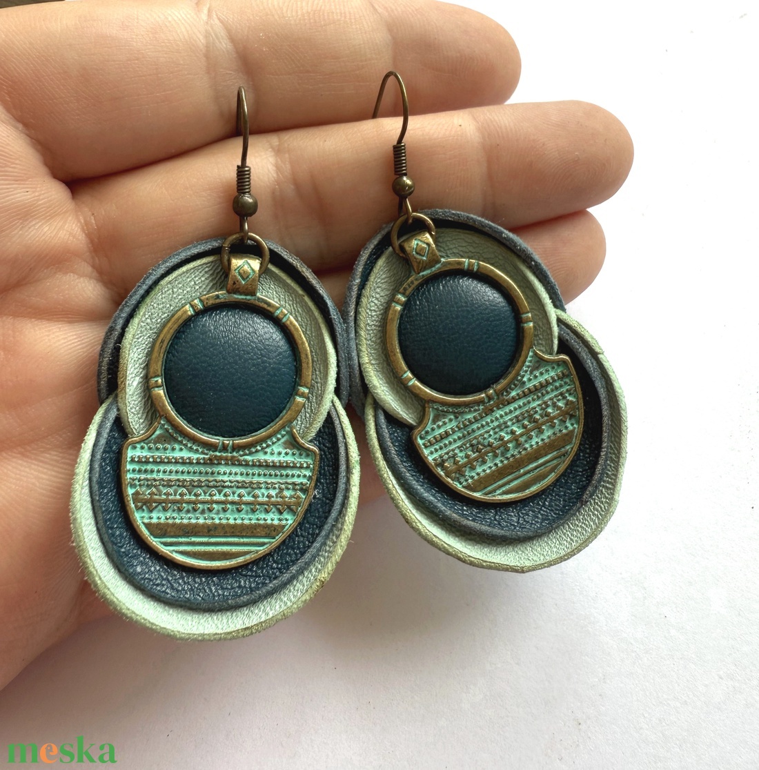 Spirit Turquoise-fülbevaló valódi bőrrel - ékszer - fülbevaló - lógó csepp fülbevaló - Meska.hu Spirit Turquoise-fülbevaló valódi bőrrel - ékszer - fülbevaló - lógó csepp fülbevaló - Meska.hu