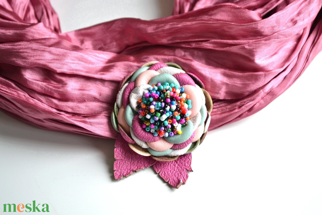 Édeslelkem-Candy-extra virágkitűző valódi bőrből - ékszer - kitűző és bross - Meska.hu Édeslelkem-Candy-extra virágkitűző valódi bőrből - ékszer - kitűző és bross - Meska.hu