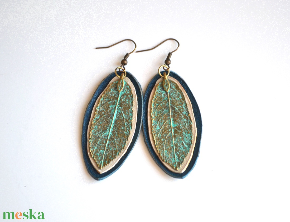 Spirit Turquoise-fülbevaló valódi bőrrel - ékszer - fülbevaló - lógó csepp fülbevaló - Meska.hu