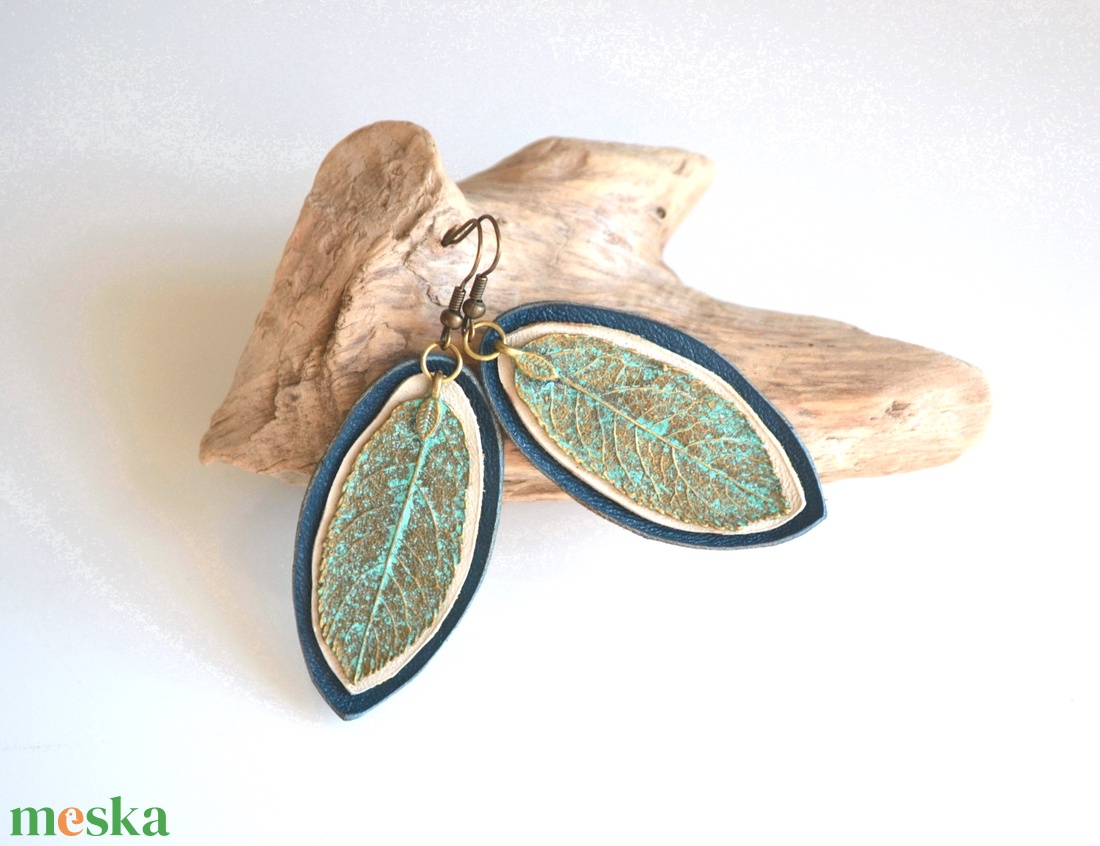 Spirit Turquoise-fülbevaló valódi bőrrel - ékszer - fülbevaló - lógó csepp fülbevaló - Meska.hu