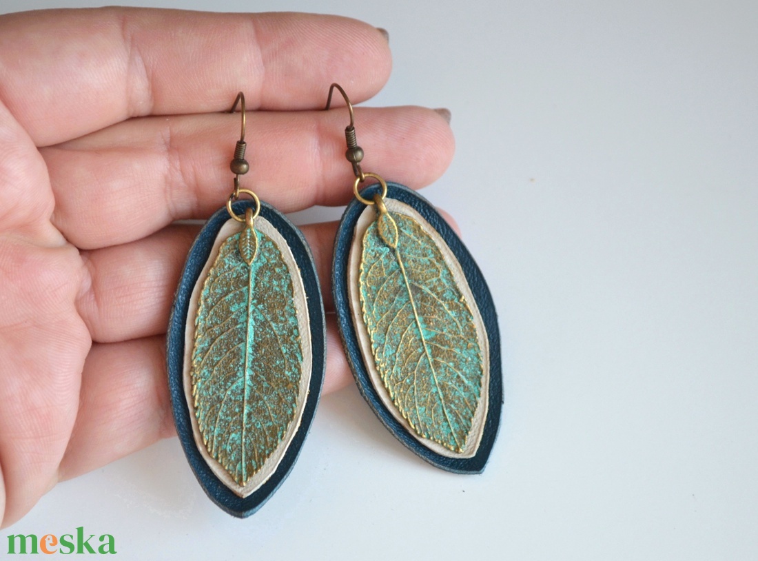 Spirit Turquoise-fülbevaló valódi bőrrel - ékszer - fülbevaló - lógó csepp fülbevaló - Meska.hu