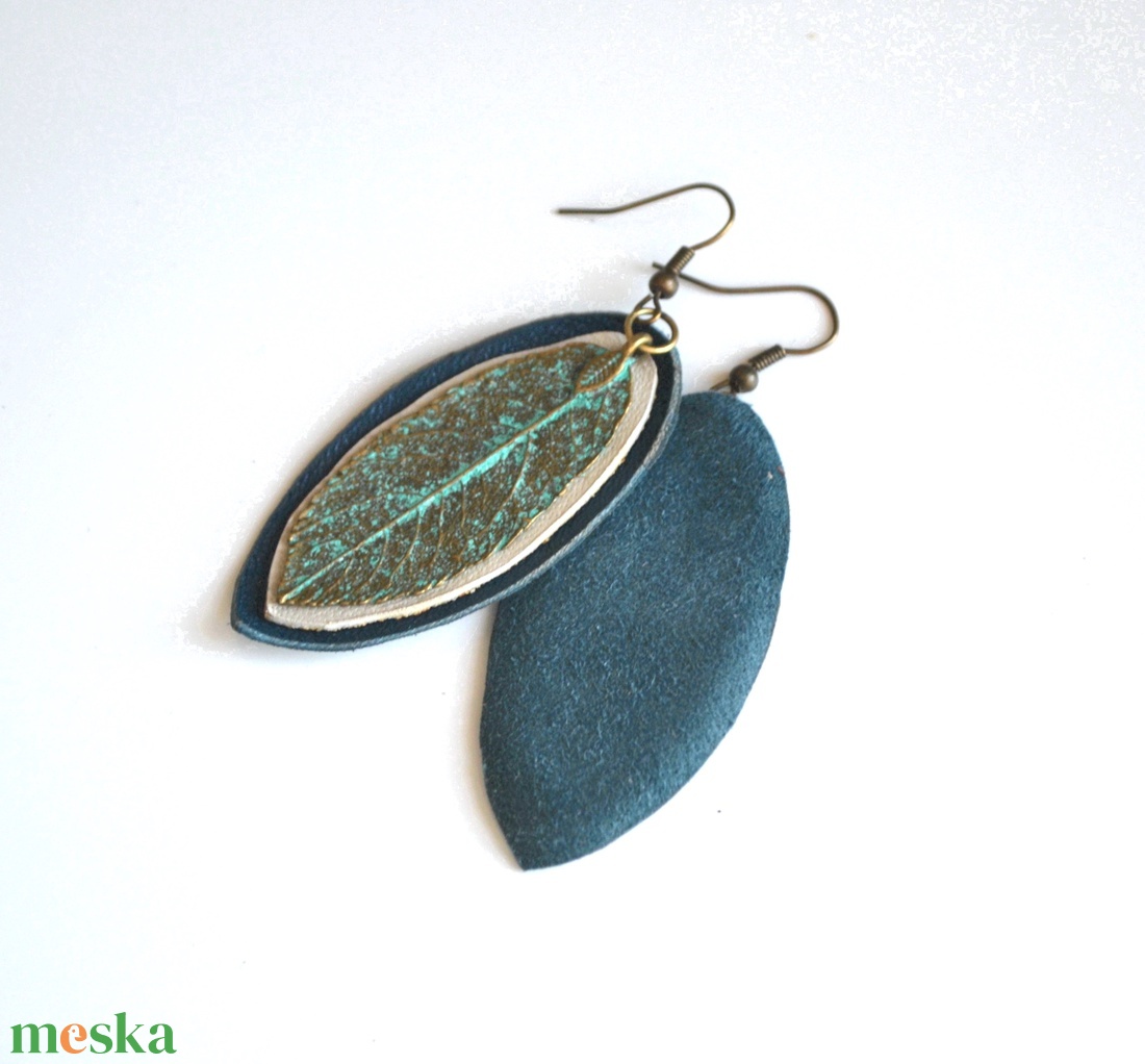 Spirit Turquoise-fülbevaló valódi bőrrel - ékszer - fülbevaló - lógó csepp fülbevaló - Meska.hu