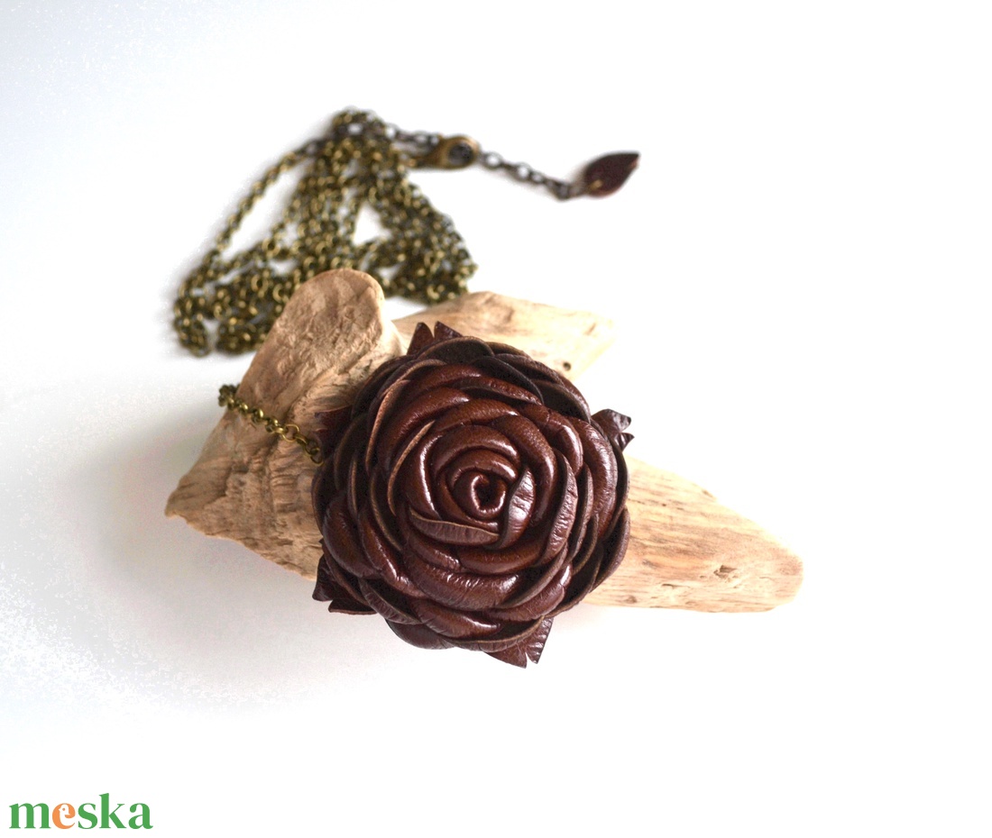 Csokoládé rózsa-hosszú nyaklánc valódi bőrrel - ékszer - nyaklánc - hosszú nyaklánc - Meska.hu