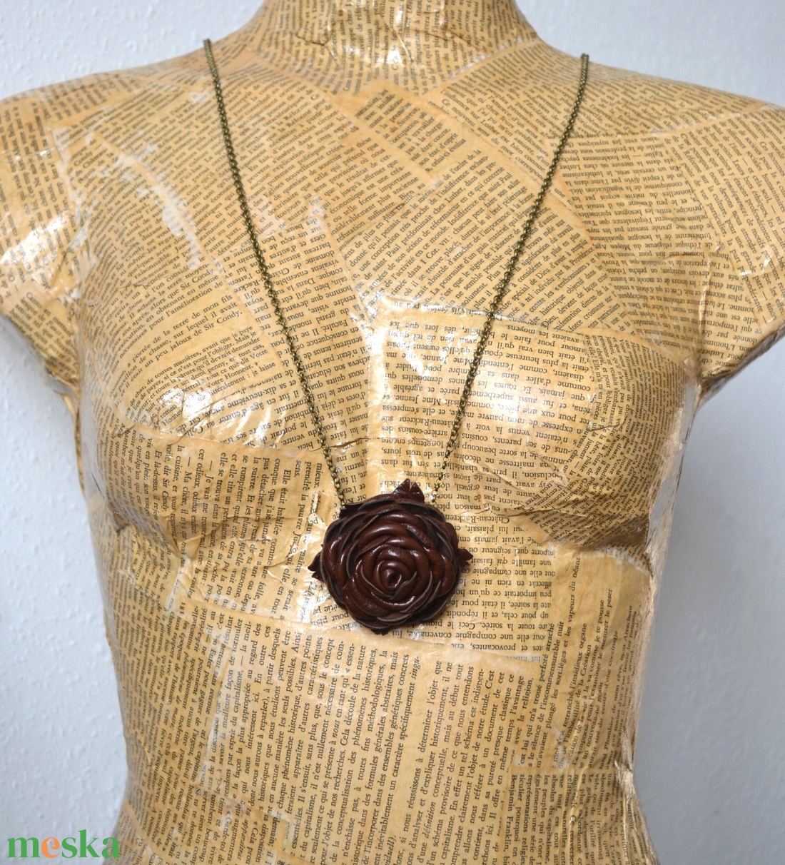 Csokoládé rózsa-hosszú nyaklánc valódi bőrrel - ékszer - nyaklánc - hosszú nyaklánc - Meska.hu