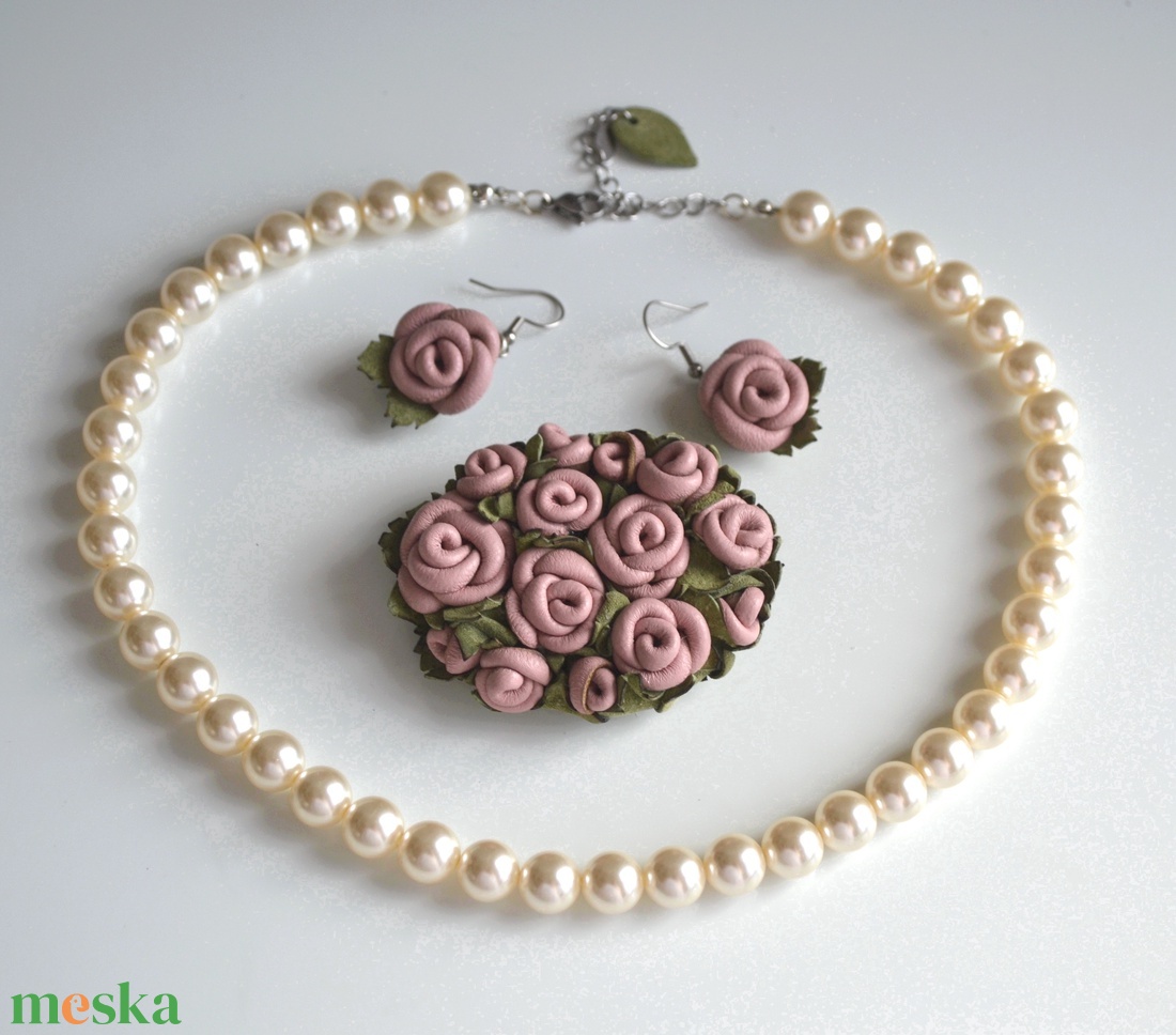 Bridgerton-rózsás nyakék/bross-valódi bőrrel - ékszer - nyaklánc - hosszú nyaklánc - Meska.hu