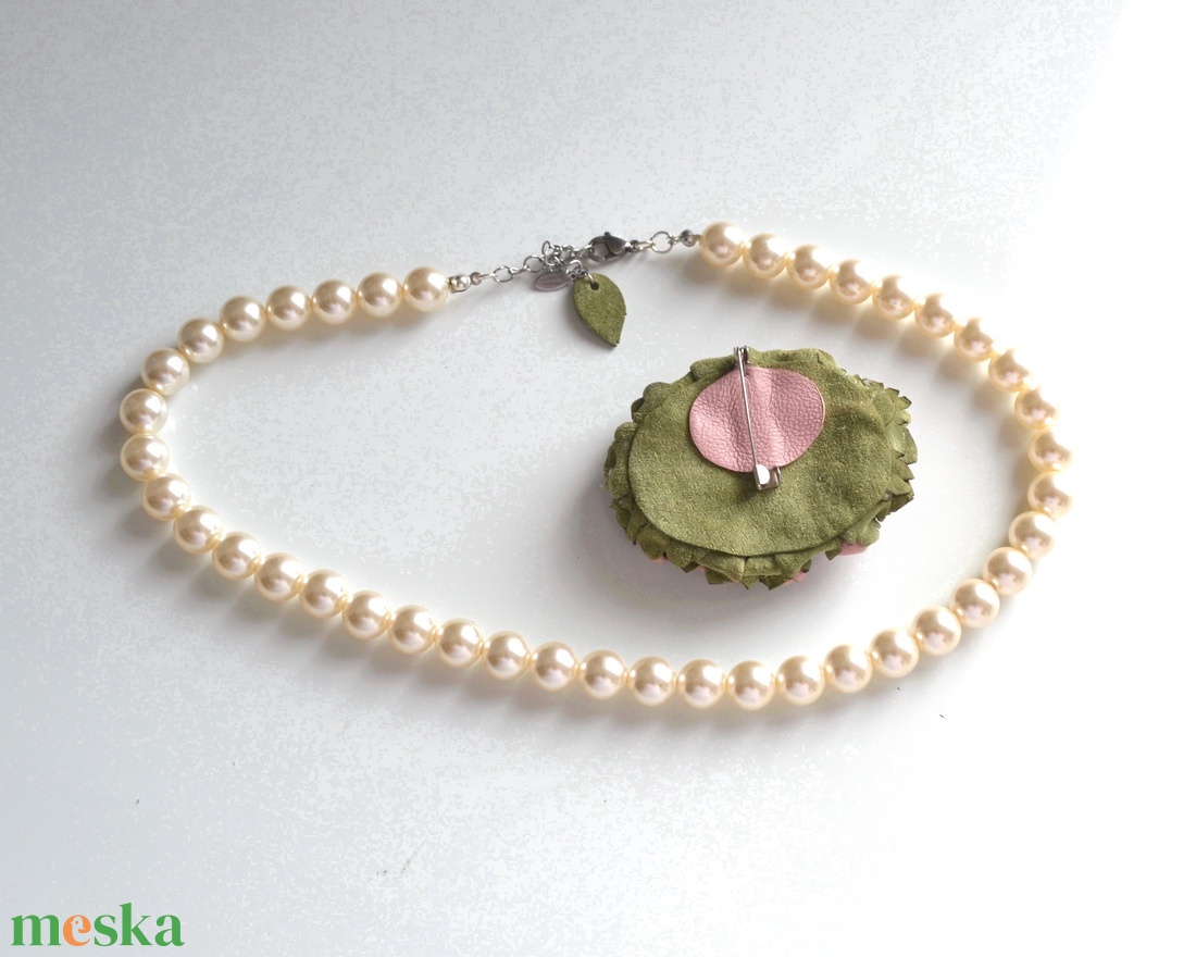 Bridgerton-rózsás nyakék/bross-valódi bőrrel - ékszer - nyaklánc - hosszú nyaklánc - Meska.hu