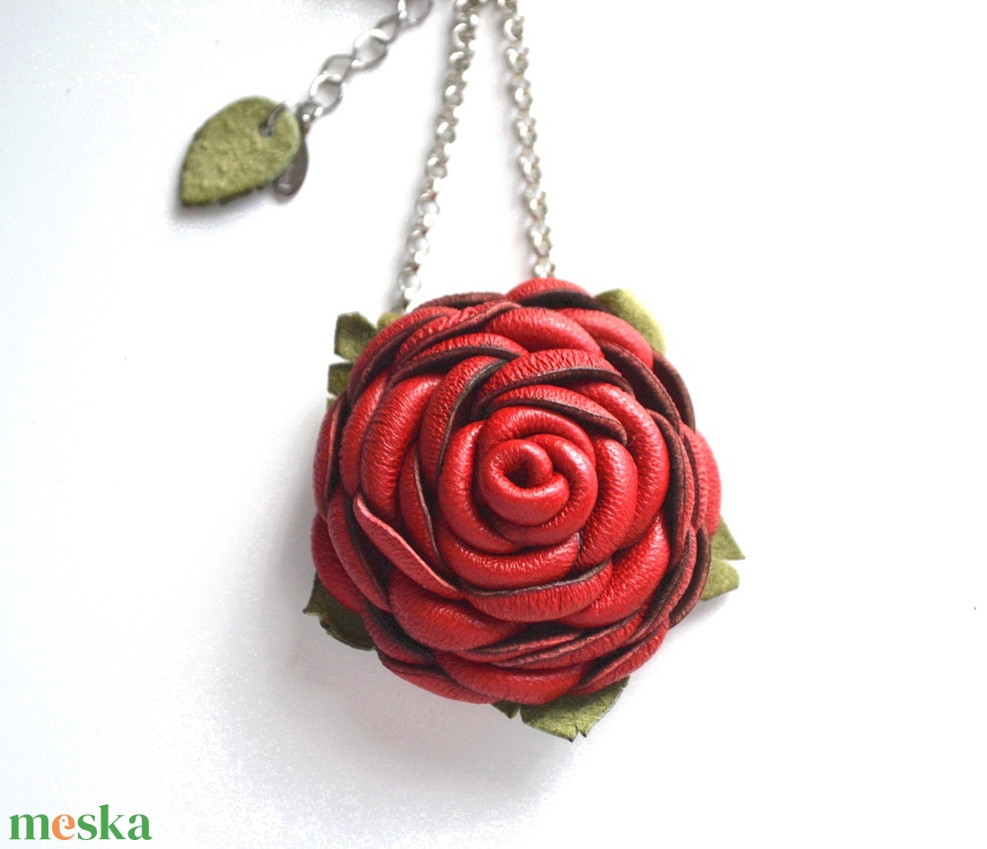 Rózsa-hosszú nyaklánc valódi bőrrel - ékszer - nyaklánc - hosszú nyaklánc - Meska.hu