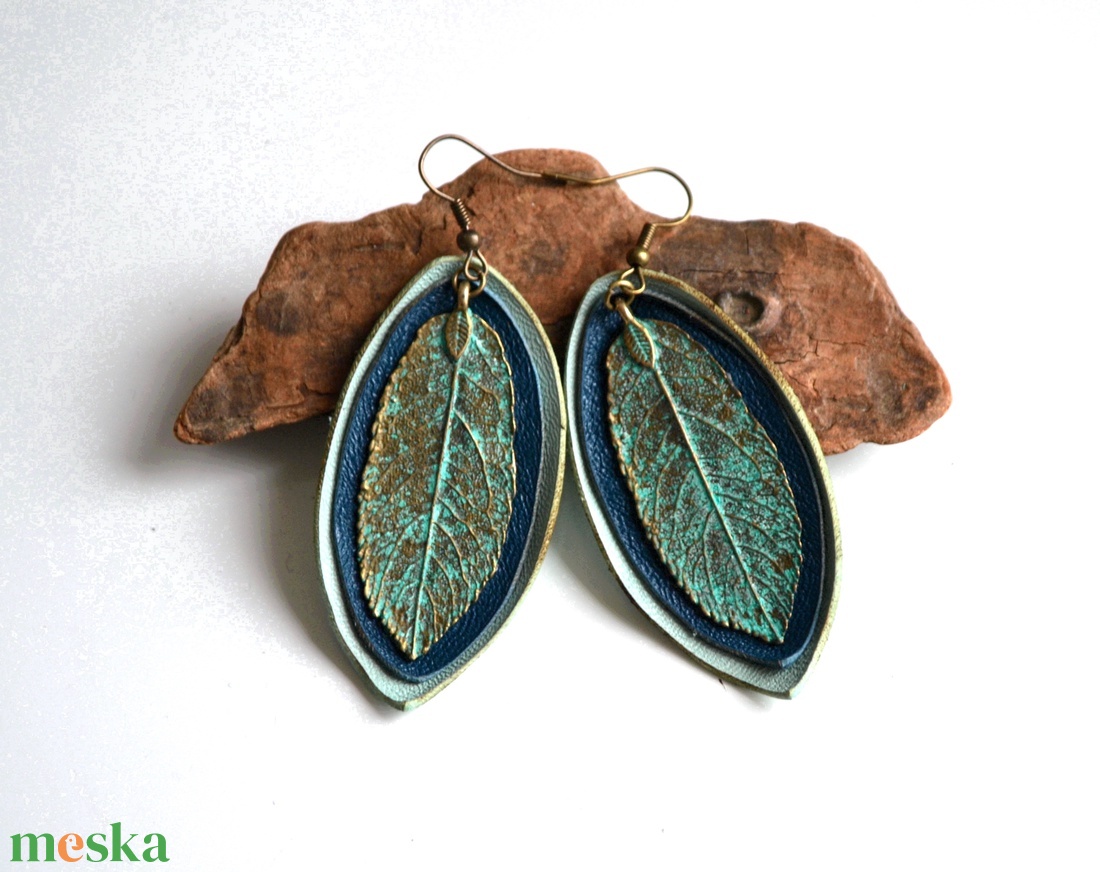 Spirit Turquoise-fülbevaló valódi bőrrel - ékszer - fülbevaló - lógó csepp fülbevaló - Meska.hu