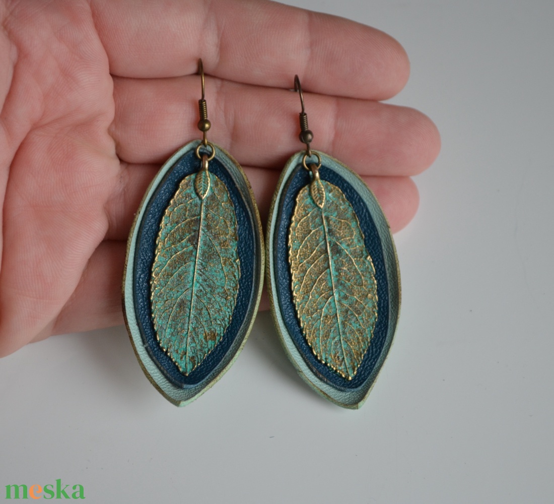 Spirit Turquoise-fülbevaló valódi bőrrel - ékszer - fülbevaló - lógó csepp fülbevaló - Meska.hu