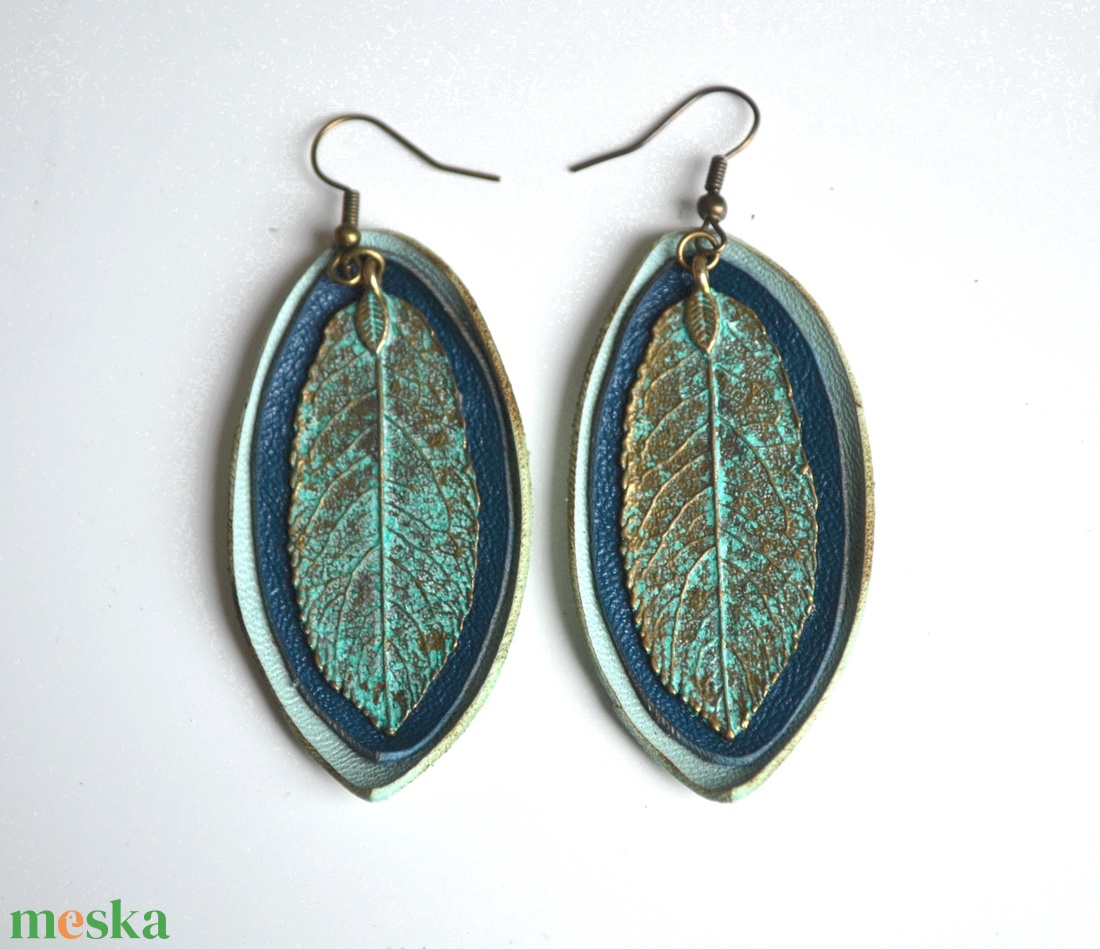 Spirit Turquoise-fülbevaló valódi bőrrel - ékszer - fülbevaló - lógó csepp fülbevaló - Meska.hu