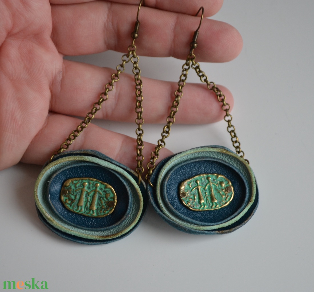 Család-fülbevaló valódi bőrrel - ékszer - fülbevaló - lógó fülbevaló - Meska.hu