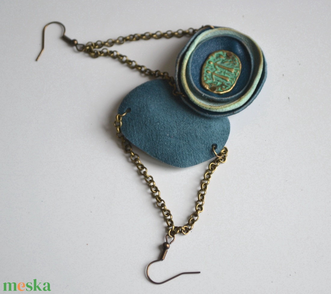 Család-fülbevaló valódi bőrrel - ékszer - fülbevaló - lógó fülbevaló - Meska.hu