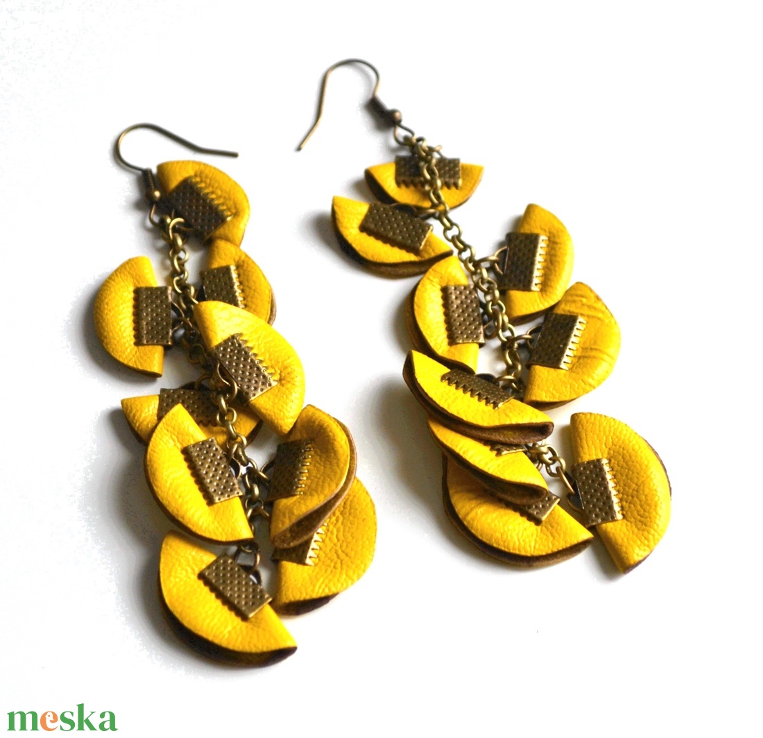 Szirmok szabadon-valódi bőr fülbevaló  - ékszer - fülbevaló - lógó fülbevaló - Meska.hu