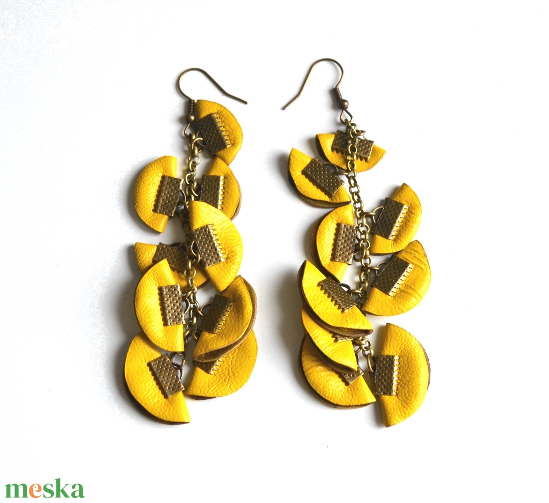 Szirmok szabadon-valódi bőr fülbevaló  - ékszer - fülbevaló - lógó fülbevaló - Meska.hu