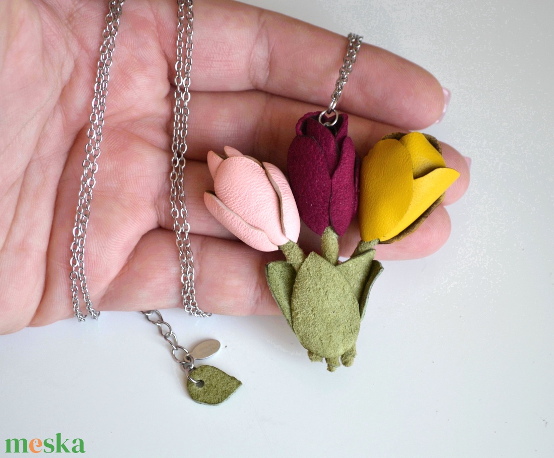 Tulipánok-extra nyaklánc valódi bőrrel - ékszer - nyaklánc - hosszú nyaklánc - Meska.hu