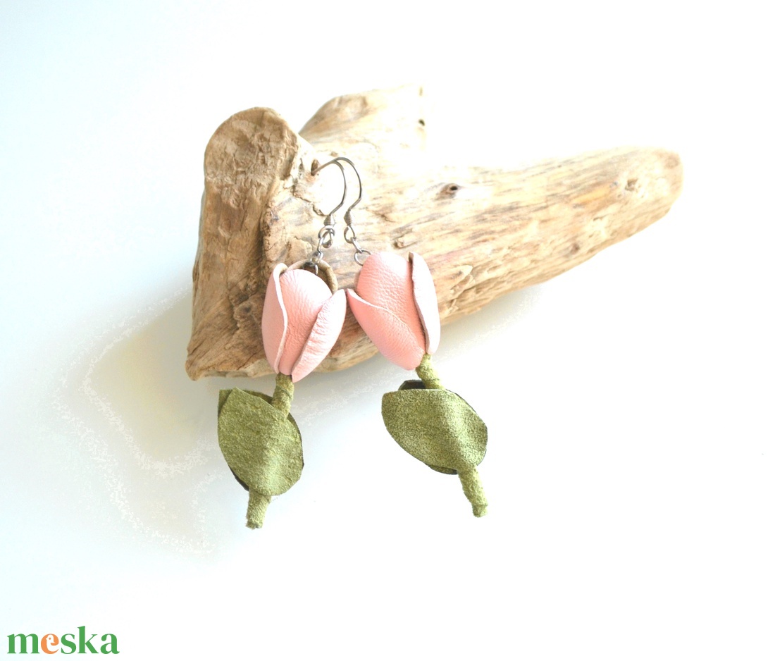 Tulipánok-fülbevaló valódi bőrből  - ékszer - fülbevaló - lógó fülbevaló - Meska.hu