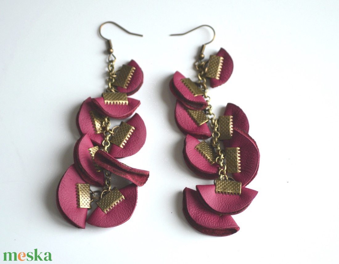 Szirmok szabadon-valódi bőr fülbevaló  - ékszer - fülbevaló - lógó fülbevaló - Meska.hu