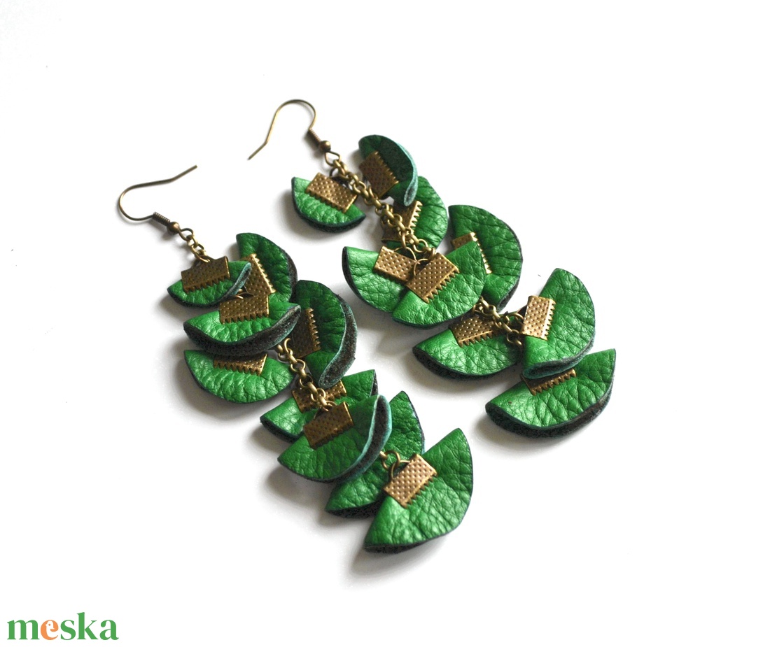 Szirmok szabadon-valódi bőr fülbevaló  - ékszer - fülbevaló - lógó fülbevaló - Meska.hu